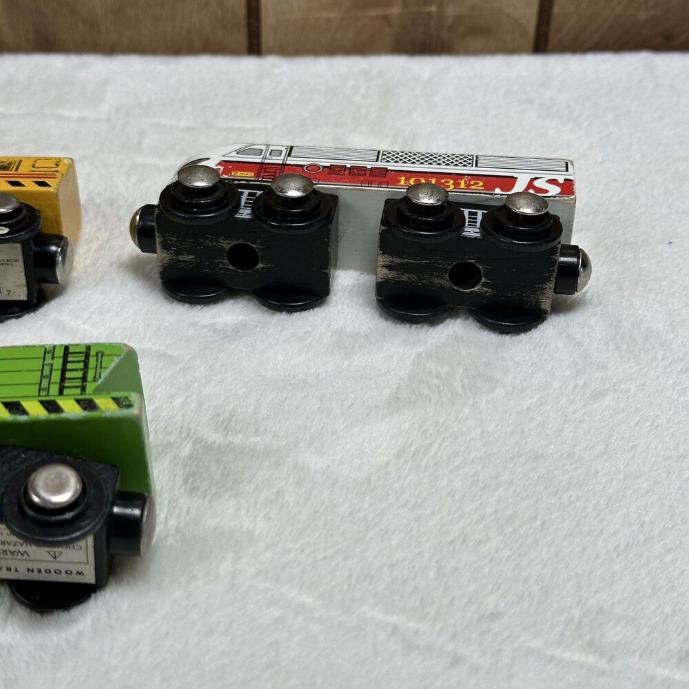 Maison Joseph Battat Yellow Wooden Engine Magnetic Thomas Train Car #379 - Picture 12 of 12